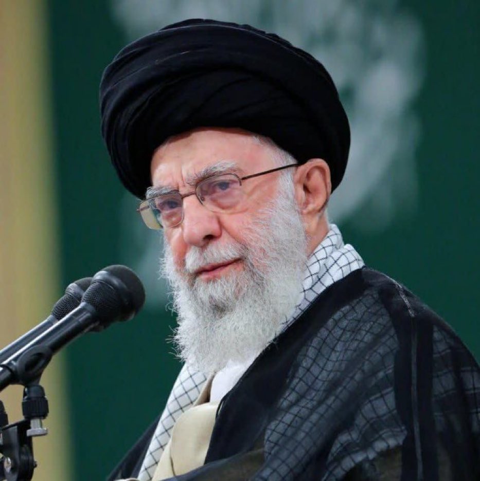 yalda_b1's tweet image. عجب  صبری خدا داده به این مرد.
#لبیک_یا_خامنه_ای