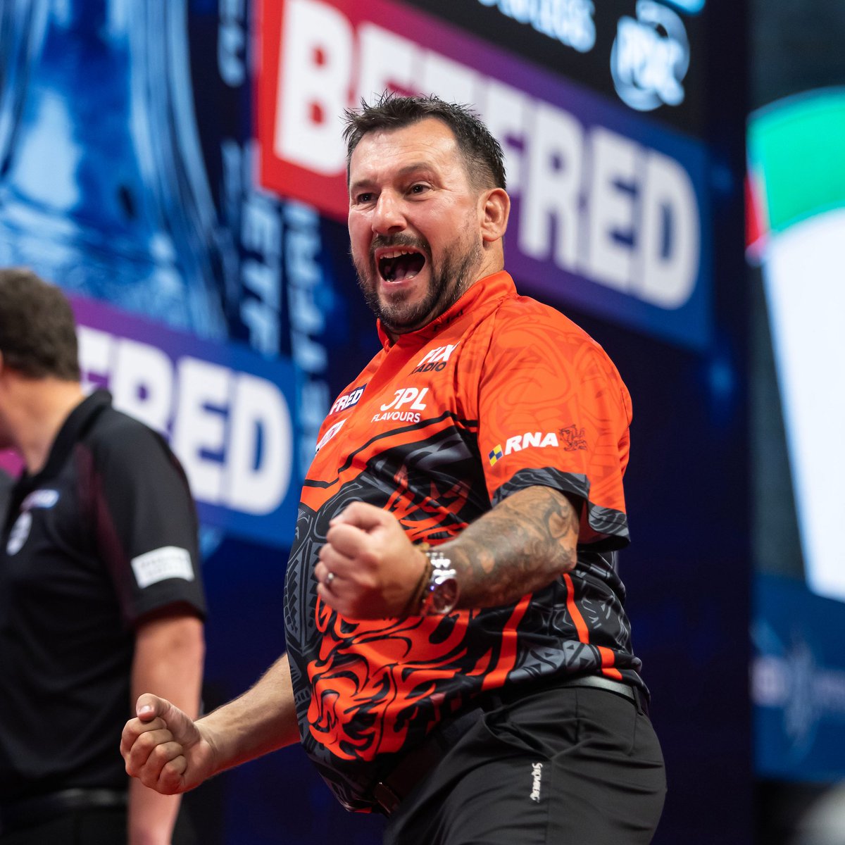 DartsNow_'s tweet image. CLAYTON STOPS THE BUNTING BANDWAGON
The Ferret put in a clinical display to halt the run of Stephen Bunting to reach the World Matchplay semi-final
It's his FOURTH major semi-final in 2025 - he'll face James Wade next
🎯Bunting 7-16 Clayton👉🏼
📸Taylor Lanning