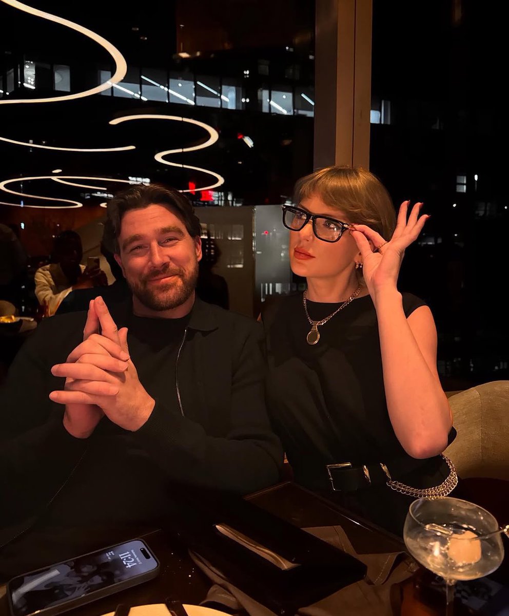 busywomans's tweet image. WHAT DO YOU MEAN SOLO TAYVIS PICS POSTED BY THEM PERSONALLY???!?!?!
