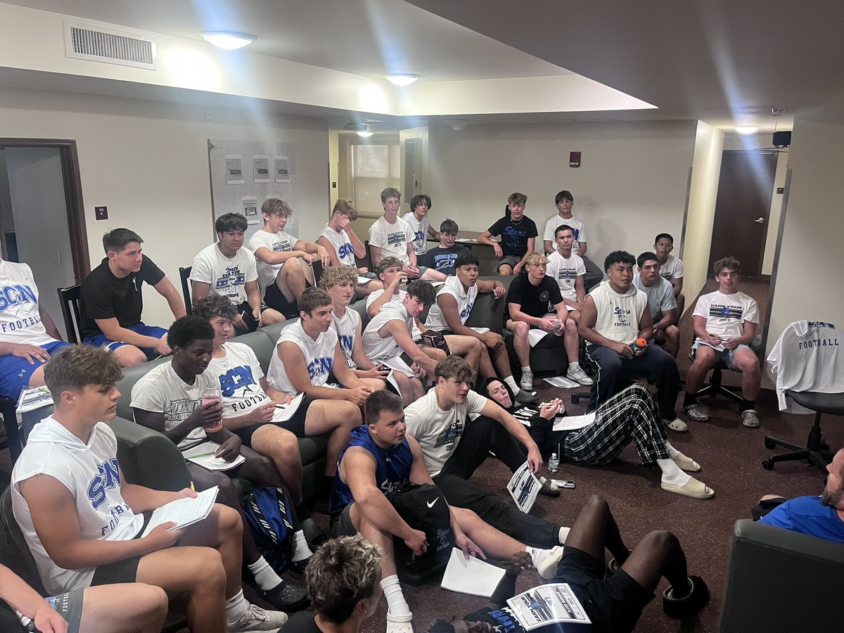 SCNFBOFFICIAL's tweet image. After a great but 🥵 hot am practice the stars hits the film rooms ! Great accommodations @NIU_Football . Offense by position Wrecking Crew as a family first then by position! One more practice in the AM but first its the Night of the North Stars ! @scn4th_Phase @SCNFBplayers