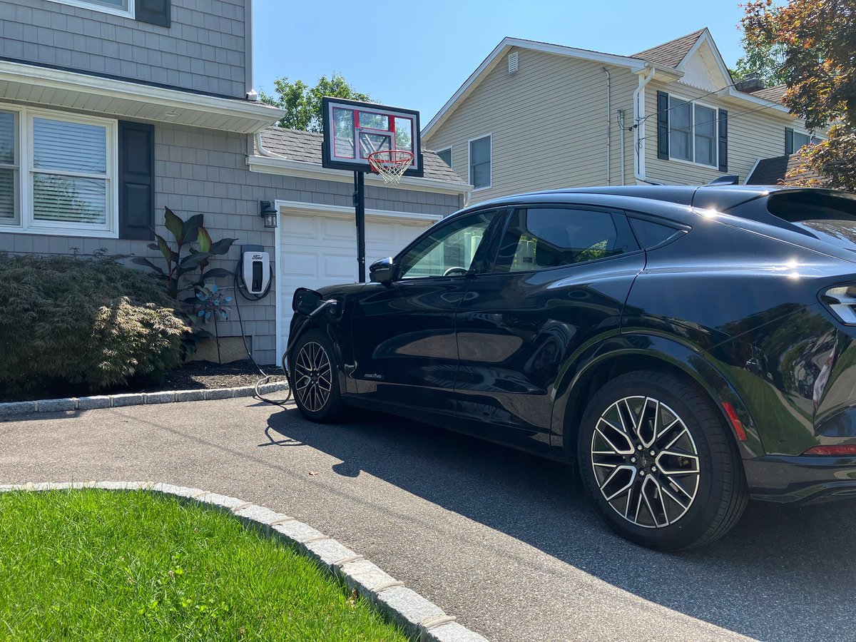 JFF_Electric's tweet image. ⚡️ALL FIXED! 

🔌Not only do we install EV chargers…

🛠️We also fix them! Stay tuned for our new maintenance program which only our past customers will have access to.

☎️516-887-4876 
✉️jackjr@jffelectric.com