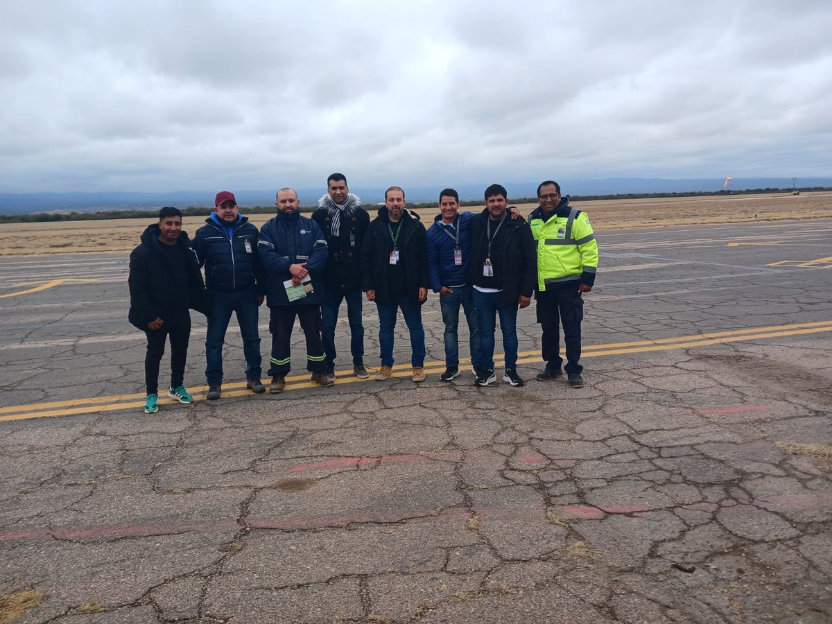Estuve con l@s compañer@s <a href="/ATE_ANAC/">ATE ANAC InfórmATE</a> #Aeropuerto #LaRioja.
Se definió convocar un plenario Regional del #NOA en Agosto y la convocatoria a una medida de fuerza nacional, exigiendo la reincorporación de tod@s l@s despedid@s en <a href="/ANACargentina/">ANAC</a> y la apertura de la #ParitariaSectorial.