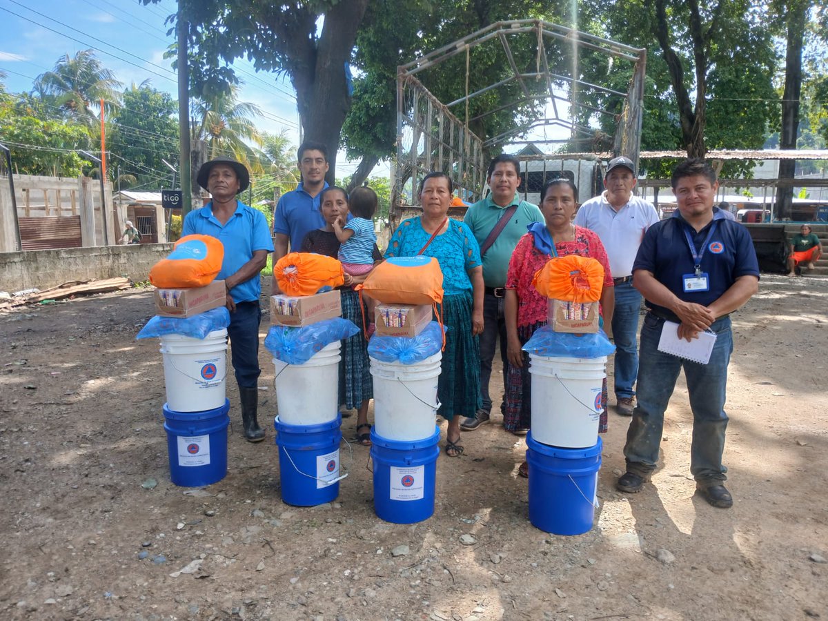 ConredGuatemala's tweet image. #AltaVerapaz Ayuda humanitaria fue entregada a familias afectadas por deslizamientos registrados en barrio El Mangal y El Rodeo, aldea Telemán del municipio de Panzós, Alta Verapaz.
Fotografías: Sistema CONRED.