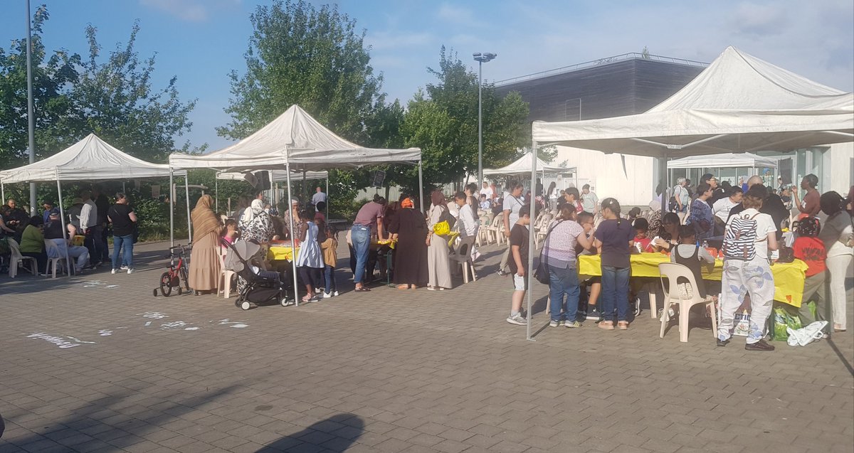 bcharleslille's tweet image. Manifestement les activités proposées en cette fin d'après-midi sur le parvis de l'école Wagner ont suscité l'intérêt des petits et grands. Merci à ceux qui se sont impliqués dans le cadre de Nos Quartiers d'été ici animés par le Centre social et culturel de l'Arbrisseau.