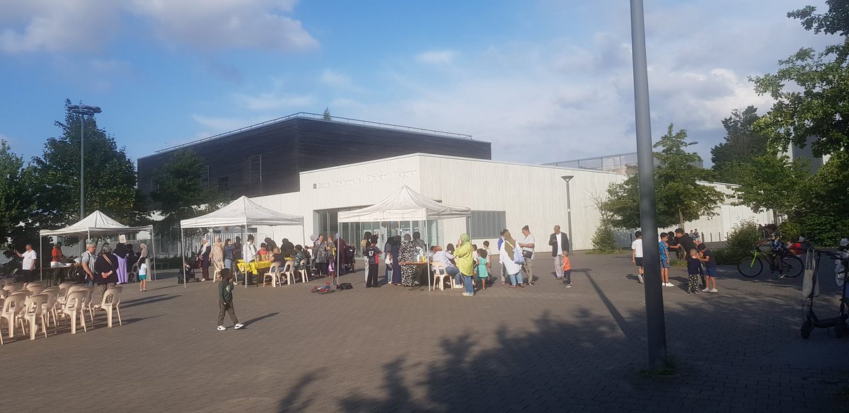 bcharleslille's tweet image. Manifestement les activités proposées en cette fin d'après-midi sur le parvis de l'école Wagner ont suscité l'intérêt des petits et grands. Merci à ceux qui se sont impliqués dans le cadre de Nos Quartiers d'été ici animés par le Centre social et culturel de l'Arbrisseau.