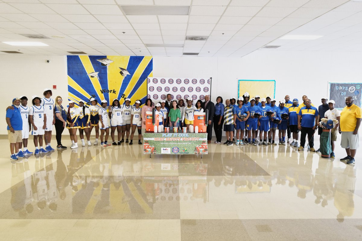 MSCSK12's tweet image. Manassas High students recently represented all MSCS athletes as they accepted a $12,500 grant from the FedEx St. Jude Championship!

The funds will support middle and high school athletic programs across the district, helping raise awareness about heat-related illnesses and…