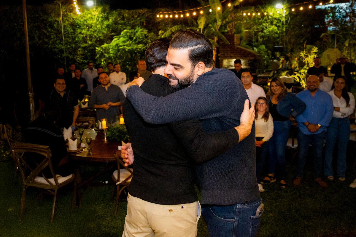 La persona que nos guía.
El que no le teme a ningún reto si es por su gente.
El que está en cada detalle, todos los días, sin descanso.

No hay otro. Sos único.

Feliz cumpleaños, Presidente <a href="/nayibbukele/">Nayib Bukele</a> 

Te admiro, te respeto, te quiero y deseo que Dios te proteja siempre.