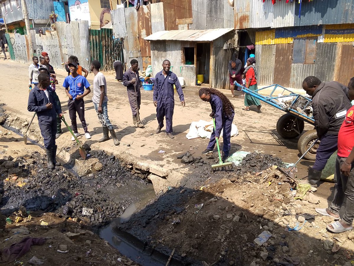 MtoWanguOrg's tweet photo. Joined hands with @DotKenya, local groups &amp; volunteers for a powerful community clean-up. Grateful to everyone who showed up to make a difference.
Small actions, big impact! ♻️💚
#CommunityEngagement #Mathare #ClimateAction https://t.co/IhsN60T7tA
