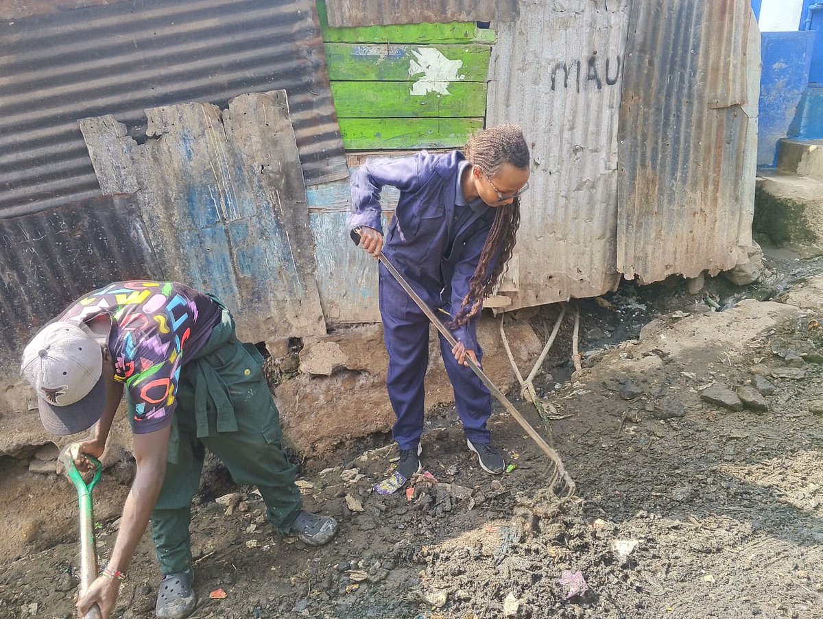 Joined hands with @DotKenya, local groups &amp; volunteers for a powerful community clean-up. Grateful to everyone who showed up to make a difference.
Small actions, big impact! ♻️💚
#CommunityEngagement #Mathare #ClimateAction