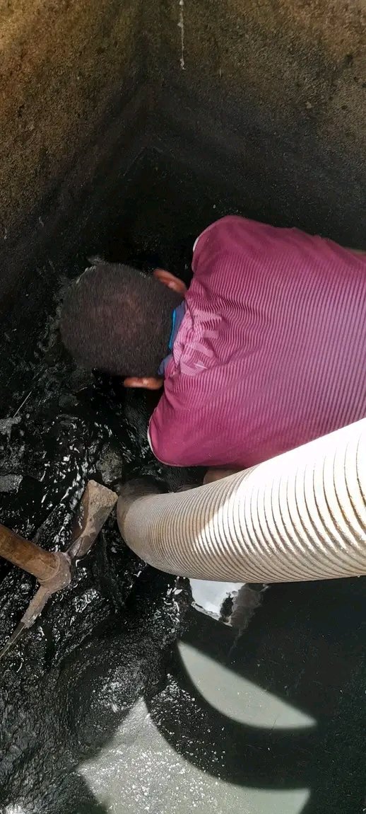 Con #HonorHolguinero se trabajó en la mañana de hoy en la obstrucción de la fosa de los edificios de Gaviota que llevaba varios meses presentando problemas, finalmente se le da solución con la brigada de Acueducto Mayarí y el apoyo del carro fosa de la Provincia. 
#Mayari