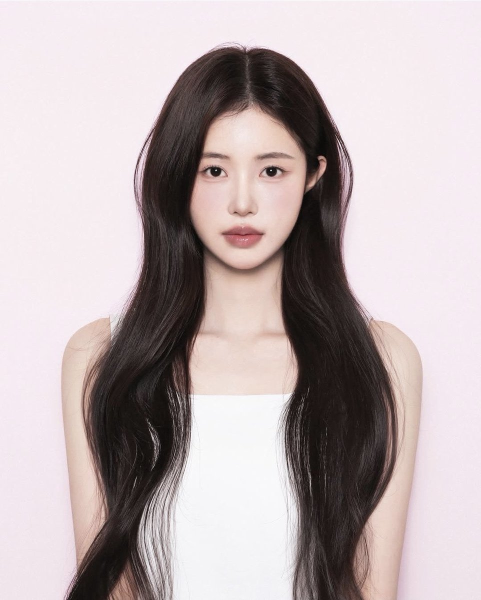 [📸] Jiwoo’s ID picture

#JIWOO #지우  #SONJIWOO #손지우