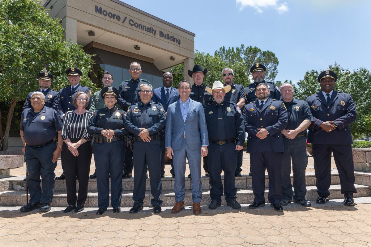 TAMUPolice's tweet image. Police Chiefs from across the @tamusystem came together for their quarterly Chief Council meeting, where they met and welcomed @Glenn_Hegar as the new Chancellor. These meetings foster the continued development and collaboration across the System, providing opportunities to…