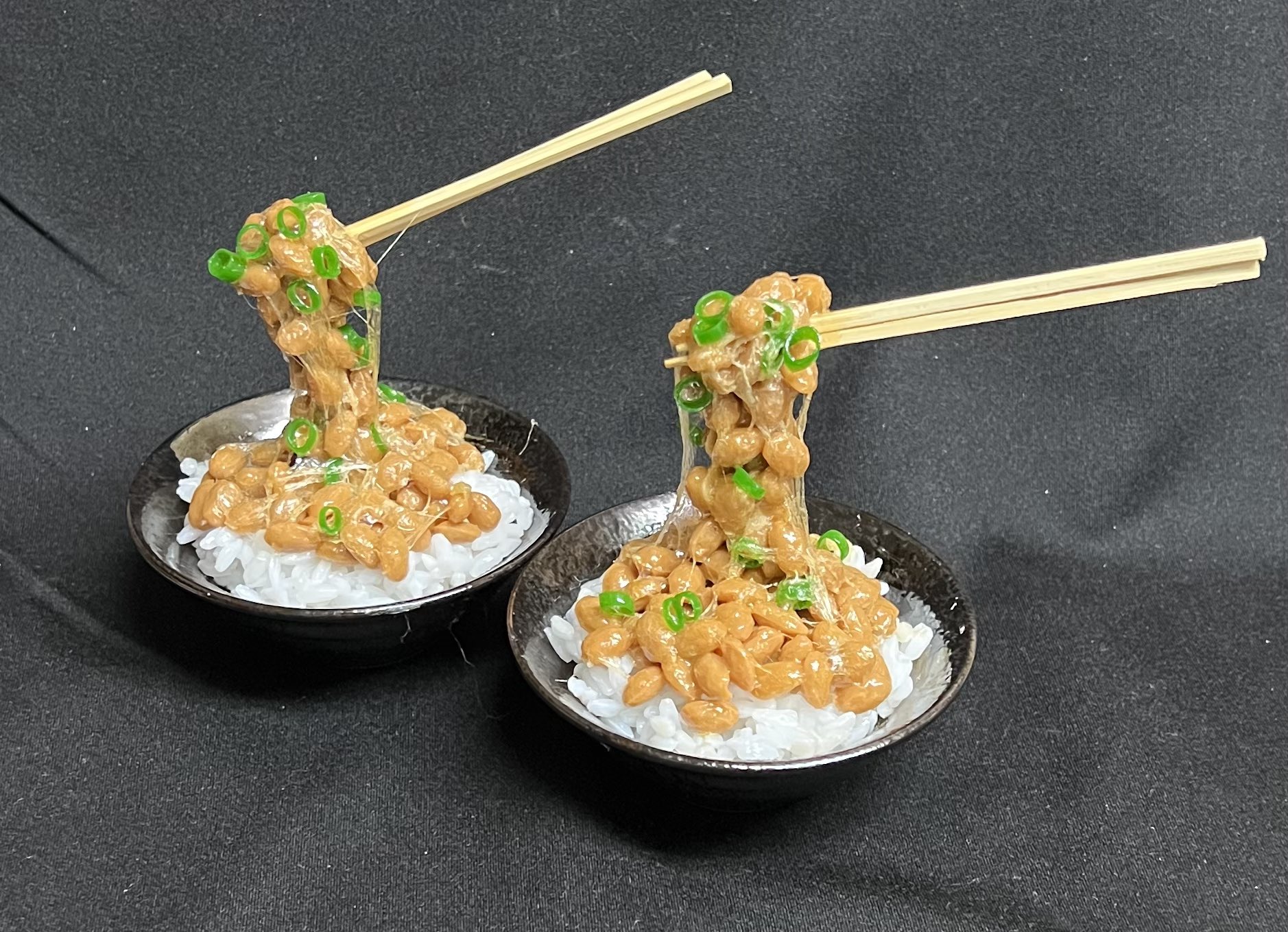 食品サンプル 納豆ご飯 箸持ち上げ 食品サンプルのながお食研 على X: 