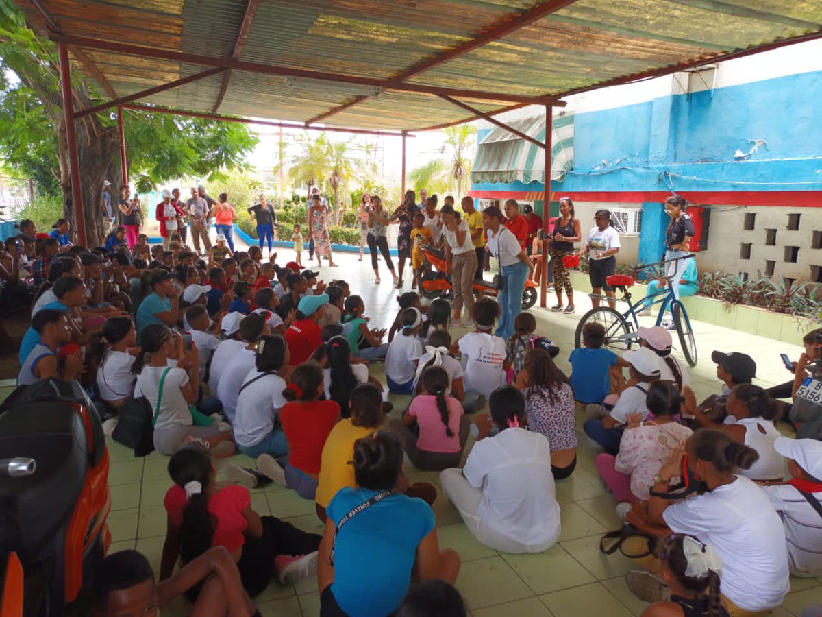 Reciclaje_Stgo's tweet photo. Recibe la ERMP #SantiagoDeCuba visita sorpresa de pioneros de toda la provincia que protagonizarán el asalto símbolo al Cuartel Moncada este 26 de Julio #CubaEstáFirme #VamosPorMás https://t.co/IxXer4wJj2