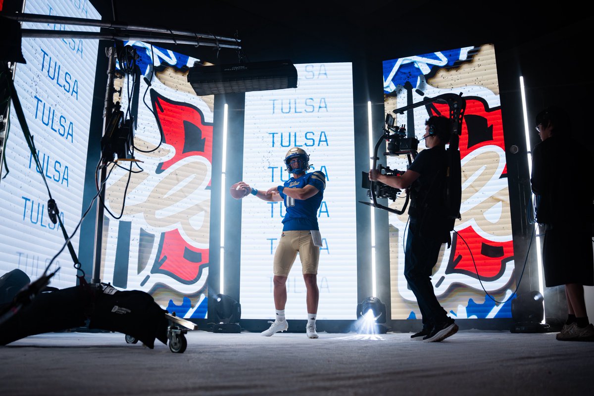 TulsaFootball's tweet photo. All eyes on QB1 📸 https://t.co/86aLOtZ1kV