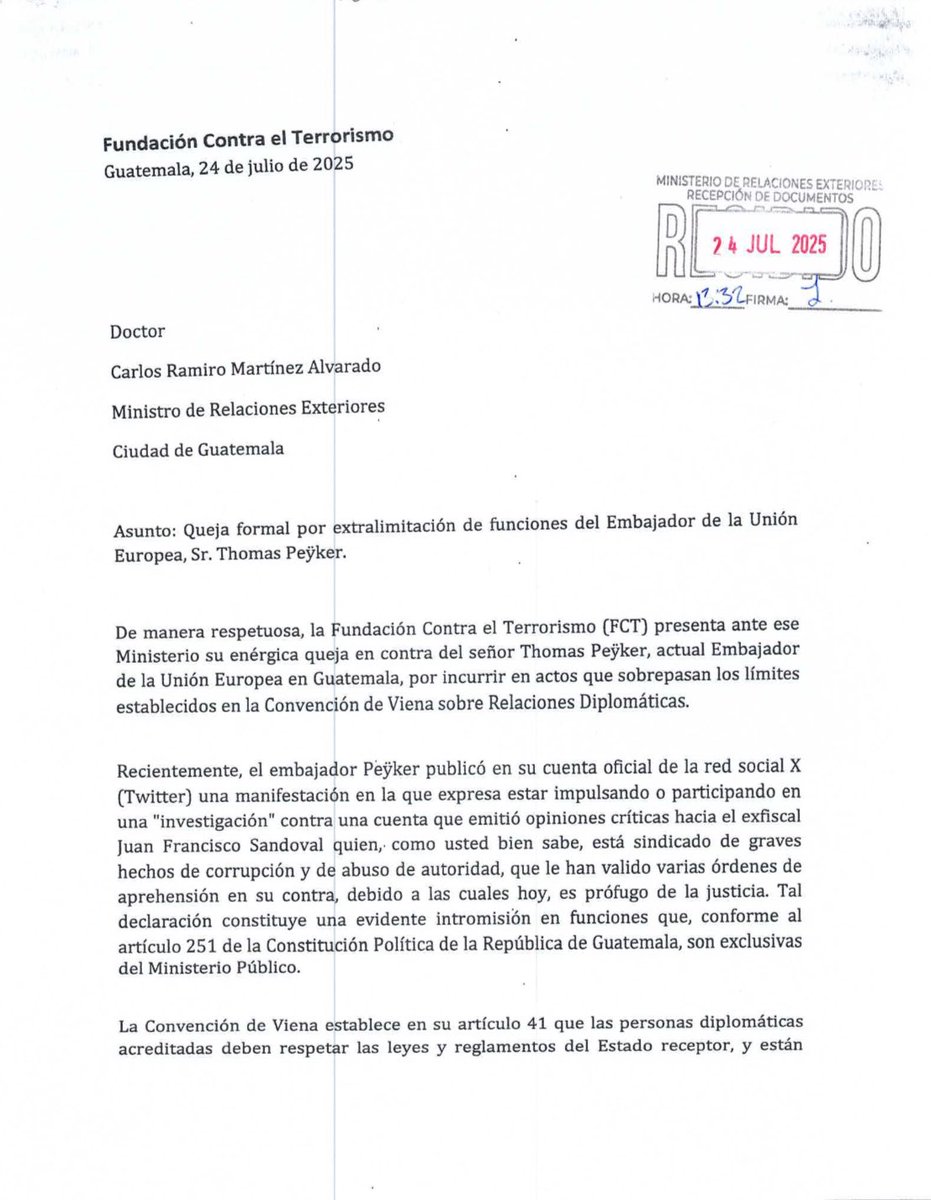 RMendezRuiz's tweet image. #URGENTE
La Fundación Contra el Terrorismo presentó ante el ministro de Relaciones Exteriores, una queja formal por extralimitación de funciones contra el embajador de la Unión Europea en Guatemala, Thomas Peÿker.