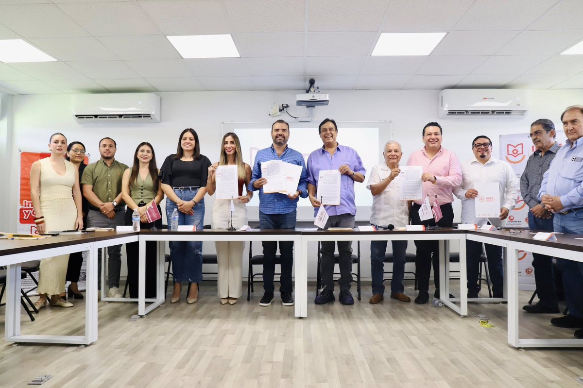 Omar Cervantes ✌🏼 (@omarcervantes_r) on Twitter photo En #Tlajomulco seguimos avanzando 💼🤝
Hoy participamos en la firma del convenio entre nuestro municipio, <a href="/IdeftTlajomulco/">IDEFT TLAJOMULCO</a> y <a href="/DIFTlajo/">DIF Tlajomulco</a>, junto al Presidente <a href="/GerardoQuirinoV/">Gerardo Quirino</a>, la presidenta del DIF Tlajomulco <a href="/BiancaSunderman/">Bianca Sunderman</a> y el Director General <a href="/salvadorcosio1/">Salvador Cosío Gaona</a>.
Esta alianza En #Tlajomulco seguimos avanzando 💼🤝
Hoy participamos en la firma del convenio entre nuestro municipio, <a href="/IdeftTlajomulco/">IDEFT TLAJOMULCO</a> y <a href="/DIFTlajo/">DIF Tlajomulco</a>, junto al Presidente <a href="/GerardoQuirinoV/">Gerardo Quirino</a>, la presidenta del DIF Tlajomulco <a href="/BiancaSunderman/">Bianca Sunderman</a> y el Director General <a href="/salvadorcosio1/">Salvador Cosío Gaona</a>.
Esta alianza