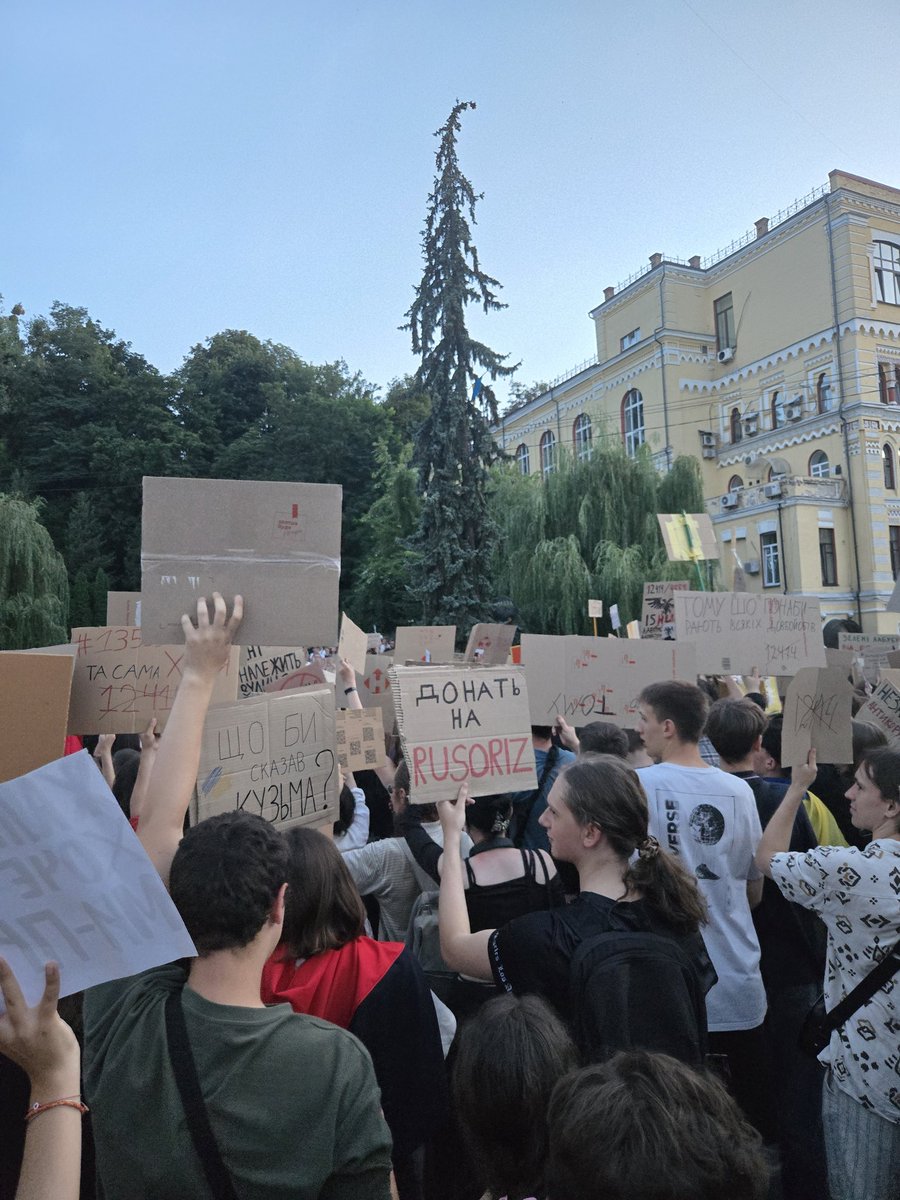 bohdanmtv's tweet image. Сьогодні набагато менше людей, ніж вчора( Десь як було в перший, може трохи менше
#12414 🚫
#13531 ✅️