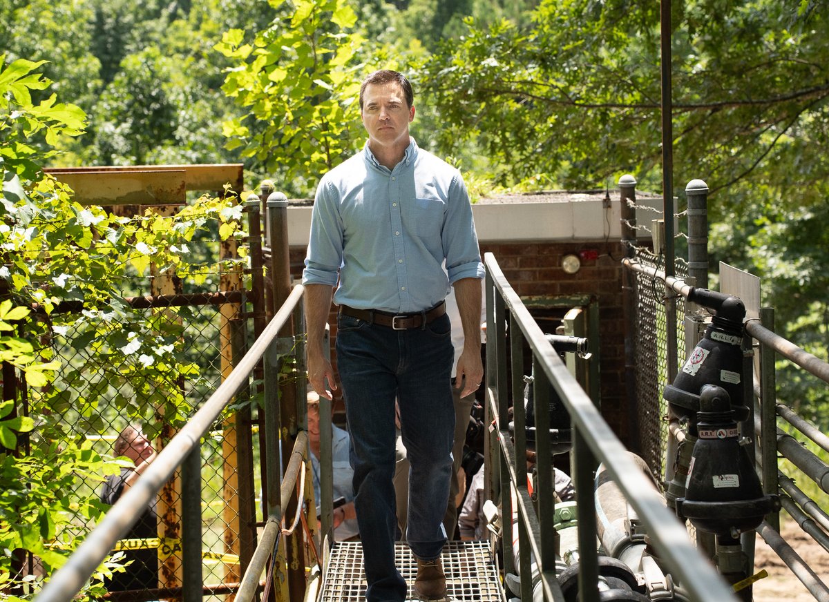 North Carolina Attorney General Jeff Jackson visited Hillsborough on July 24 to highlight the importance of restoring federal funding for disaster preparation. He toured the river pumping station and learned about another project relying on grants. hillsboroughnc.gov/Home/Component…