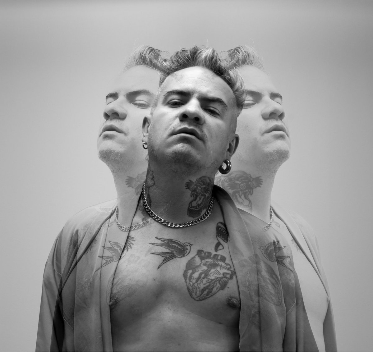 Siempre me gustó el Gnawa del norte de África, después le echamos un poco de Afrobeat y al final lo gestamos en el altiplano Cundiboyacense para que naciera  “Que No Se Te Olvide” el tercer single de mi nuevo disco que sale el próximo 14 de agosto.