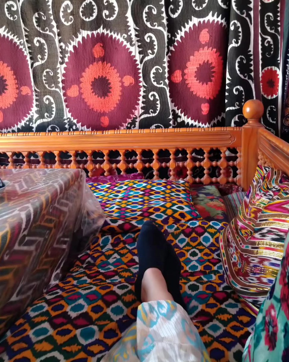 サマルカンドの夏🐅🌞

太陽モチーフ
生命力感じるサマルカンドスザニ

#ウズベキスタン 
#中央アジア