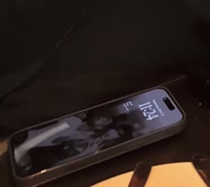 taybehere's tweet image. wait do they BOTH have each other as their lockscreens??😭😭