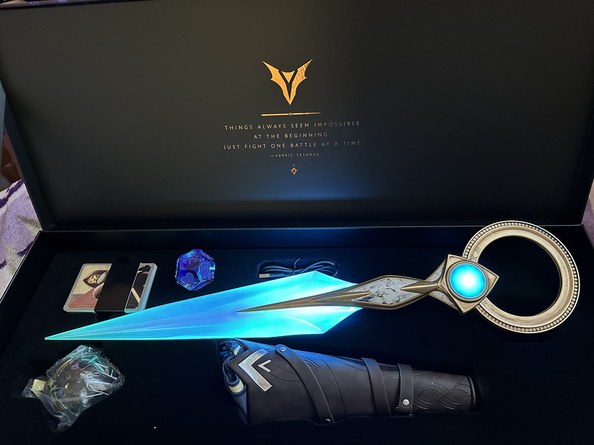 Shiro_no_Erisu's tweet image. Sometimes when I’m sad I just go and buy things. It makes me happy, but also broke. 
#dragonage #datv #bioware #rook