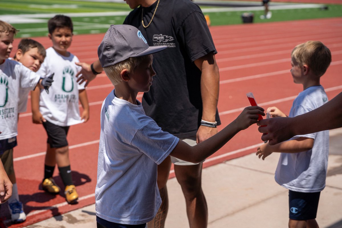 Future Grizzlies in action at today’s football kids camp! 🏈🐾

#WeUsOur