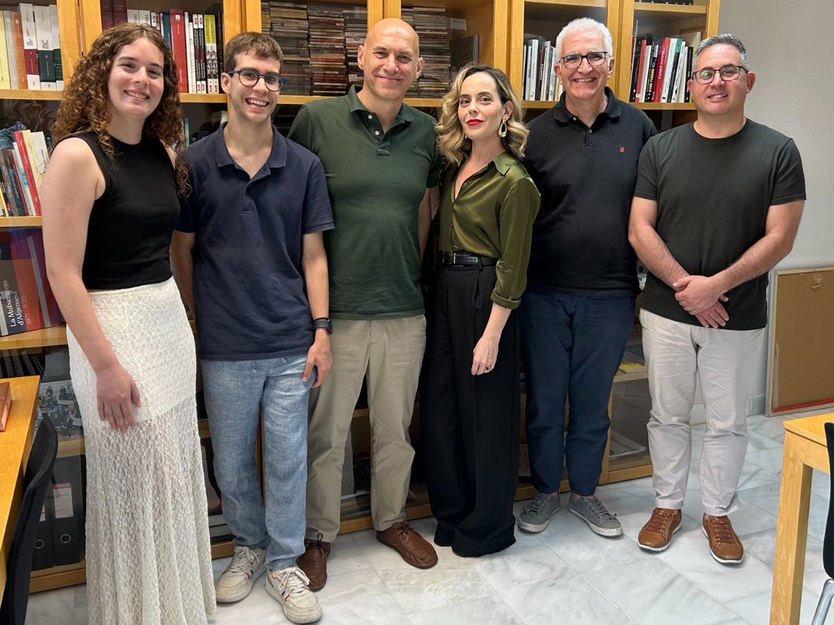 L'altre dia, vam mantindre una reunió molt profitosa amb la directora adjunta de música de l’IVC Beatriz Traver. Una trobada que ens ha permés traslladar les inquietuds del sector musical valencià i compartir propostes per continuar avançant cap a una cultura més viva.