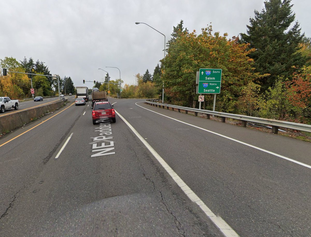 wsdot_southwest's tweet image. Heads up, Vancouver!
Mon 7/28 & Tues 7/29 | from 8A-3P
Crews will remove brush & danger trees along the on-ramp from Padden Parkway to NB I-205 (MP 33).
This work improves traveler visibility, increases safety & reduces fire risk.
Use an alternate route & expect delays.