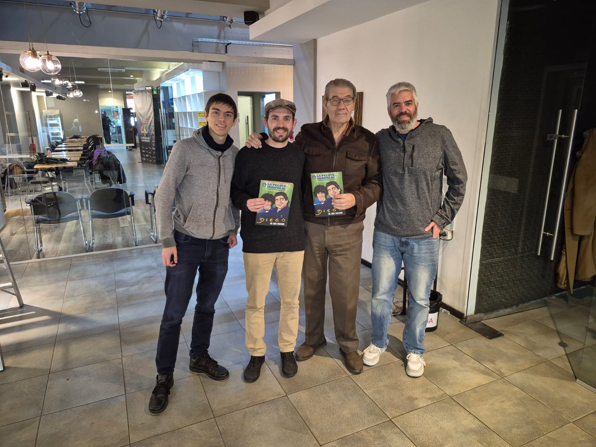 Andrés Birman (@andresbirman) on Twitter photo Los muchachos de <a href="/SiempreAlDiego/">La Pelota Siempre al 10 ⭐⭐⭐</a> publicaron el número 10 de su gran revista. Esta edición especial y con más páginas está dedicada, por supuesto, a Diego Armando Maradona. Más páginas, infografías e imágenes inéditas. Se consigue en sus redes sociales.
VHM ya tiene la suya. Los muchachos de <a href="/SiempreAlDiego/">La Pelota Siempre al 10 ⭐⭐⭐</a> publicaron el número 10 de su gran revista. Esta edición especial y con más páginas está dedicada, por supuesto, a Diego Armando Maradona. Más páginas, infografías e imágenes inéditas. Se consigue en sus redes sociales.
VHM ya tiene la suya.