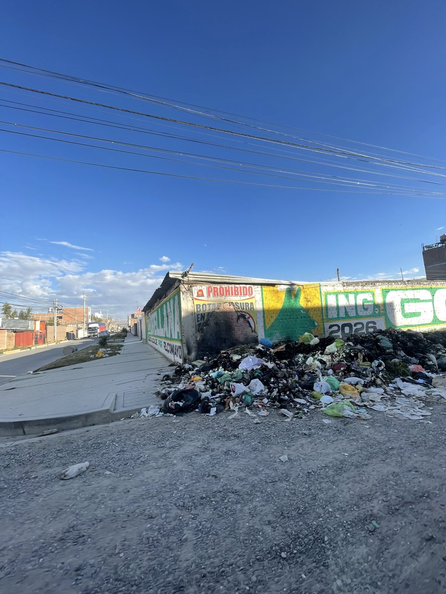 do_minicke's tweet photo. Pasaba por Sicaya - Huancayo y es una pena ver como la gestión del Alcalde Oliver Chanca, no resuelve el problema de la basura, todas las calles de esta provincia son una asquerosidad y sin embargo hacen los cobros de limpieza publica, ¿a dónde se va ese dinero?… https://t.co/4qDkmFa24M