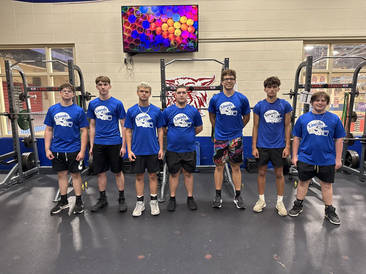 Congrats to our 100% Summer lifting attendance crew 💪🏻 We also had an additional 27 over 90%

Pictured: Jayden McNeal, Collin Adkins, Sage Parrott, Adam Livingston, Grant Hughey, Chris Lee, Riley Skaanning

Not Pictured: Zeke Green, Luis Priess, Collin Kennedy, Brody Guerdet.