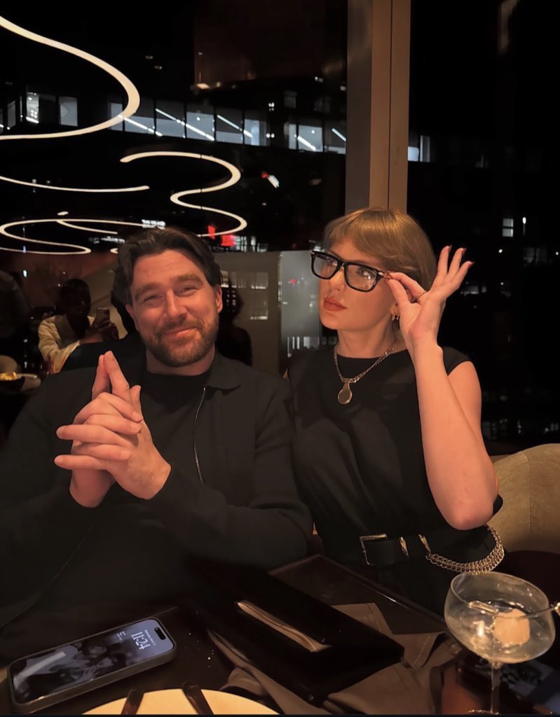 SwiftNYC's tweet image. BOTH THEIR LOCKSCREENS TAYLOR x TRAVIS 🥹🤍