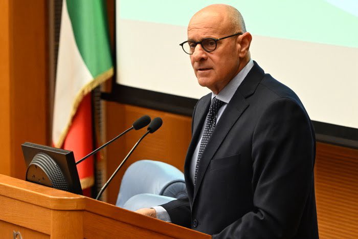 Comunque sempre meglio straccioni che fascisti.
Molto meglio.