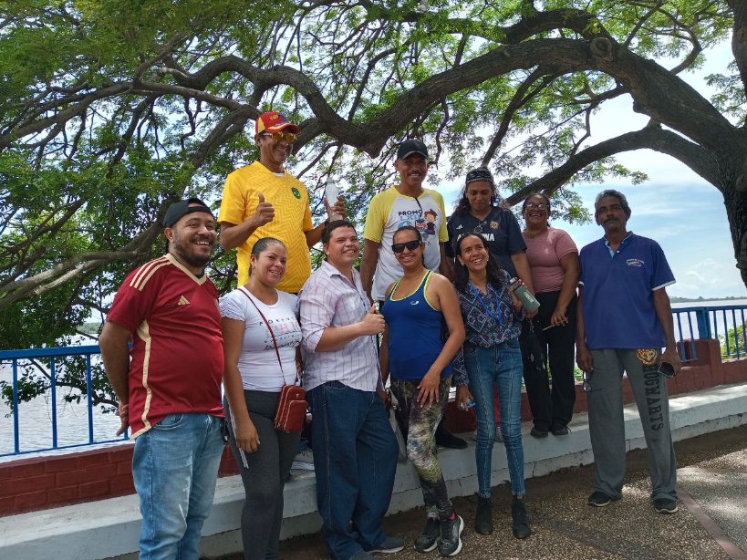 La gente linda de Ciudad Bolívar se activó hoy con <a href="/moonwalkfitness/">Moonwalk Fitness 🌓👟</a> de la mano de la comunidad de <a href="/AllstarsVEN/">Allstars Academy Venezuela 🇻🇪</a> para contar y sumar muchos más pasos 🐾 

Problemas técnicos han habido pero nada que no se puede solucionar 👍🏻 

Seguimos adelante en futuras caminatas presenciales 🔥