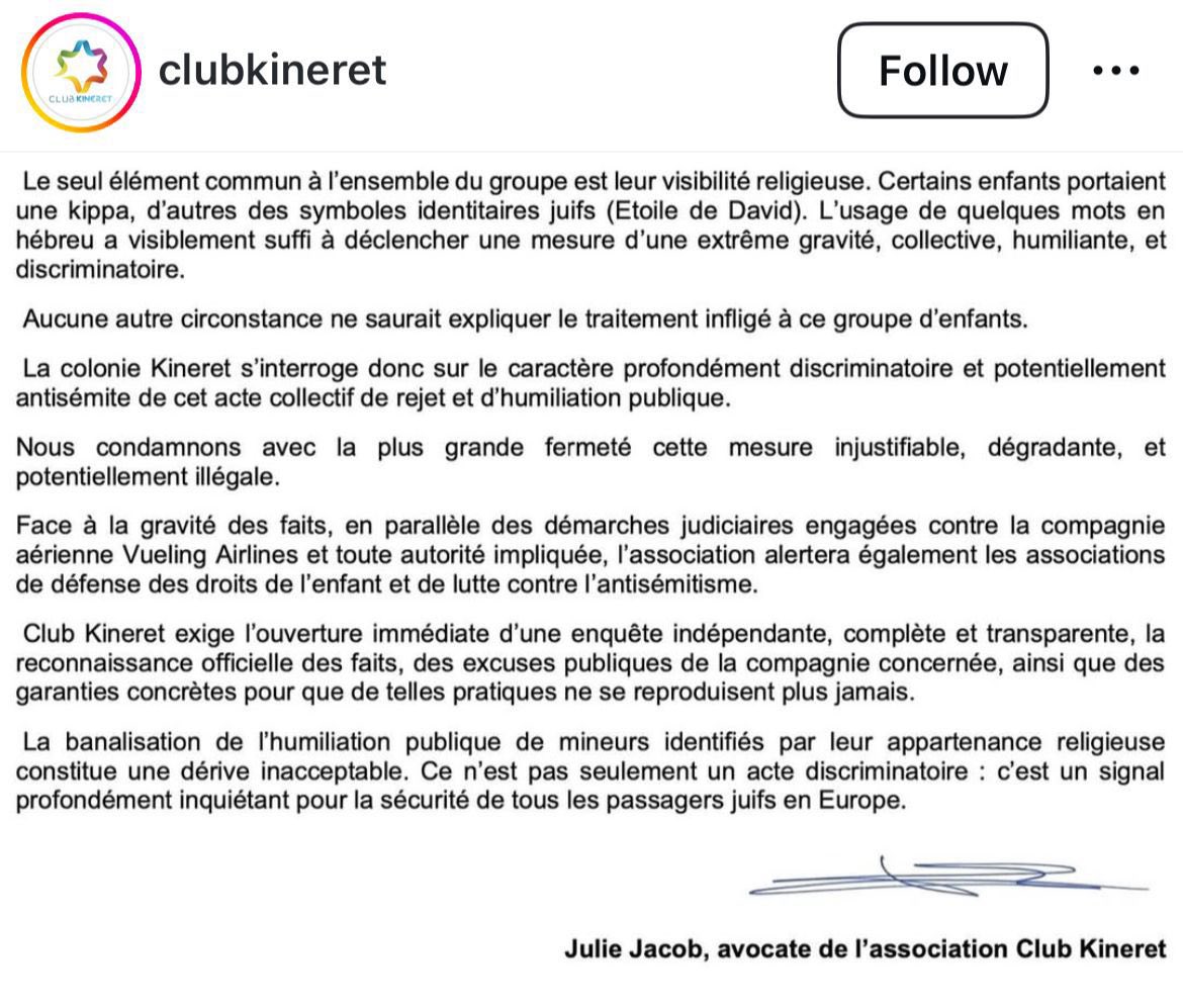 SimyBenarroch's tweet photo. La asociacion con la q viajaban los niños expulsados del avión de Vueling se querella contra ellos. Y no sera la unica querella q les caerà vistos los testimonios de algunos de los pasajeros q estaban en el vuelo https://t.co/8rLJ2bH0cS