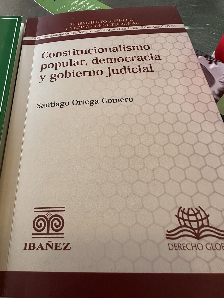 Si los abogados estudiáramos más derecho constitucional que otras ramas [laboral, penal, civil, administrativo] entenderíamos los conceptos de constitucionalismo discursivo —creado por Robert Alexy—, el constitucionalismo popular —la idea de Jeremy Waldron— y la creación del