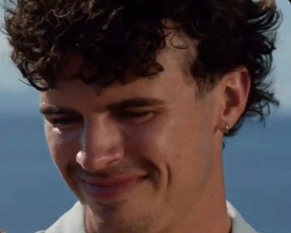 Defund_thesun's tweet image. the face he's making looking at Ola trying to hold back his tears...this is the face of love