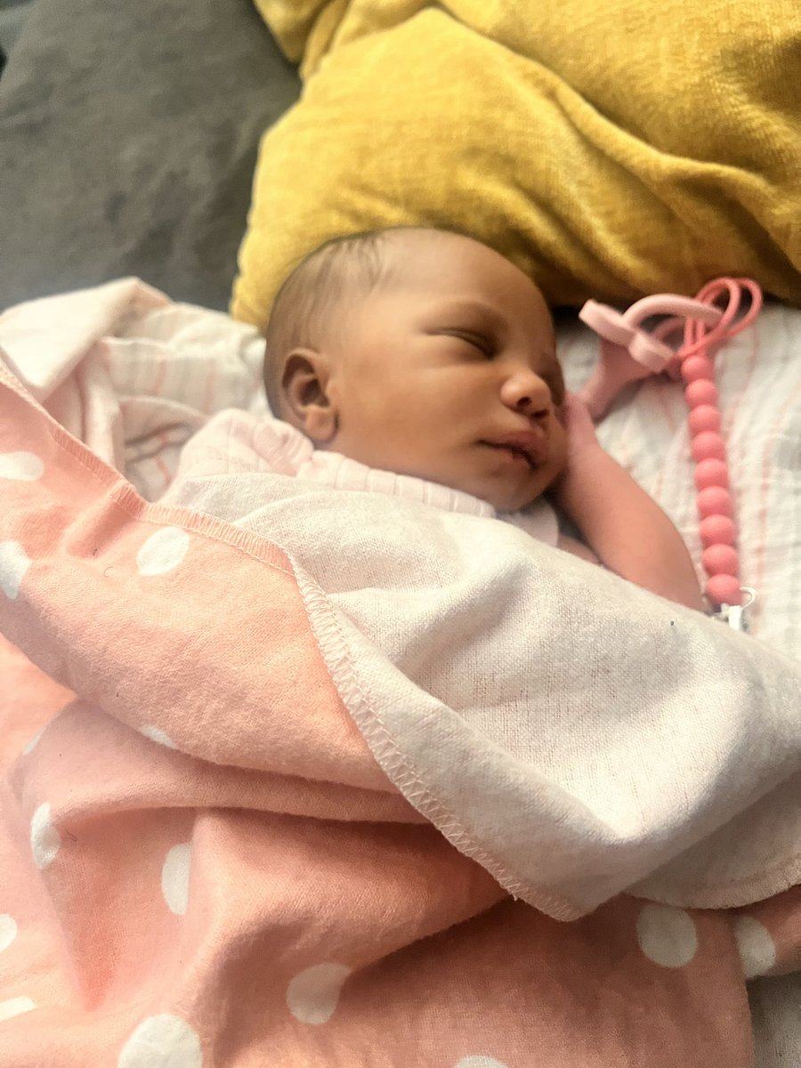 themusecian's tweet image. Welcome to the world, Brooklyn Dallas! The name is fitting cause my fav rapper is Jay-Z. Honored to be your dad!