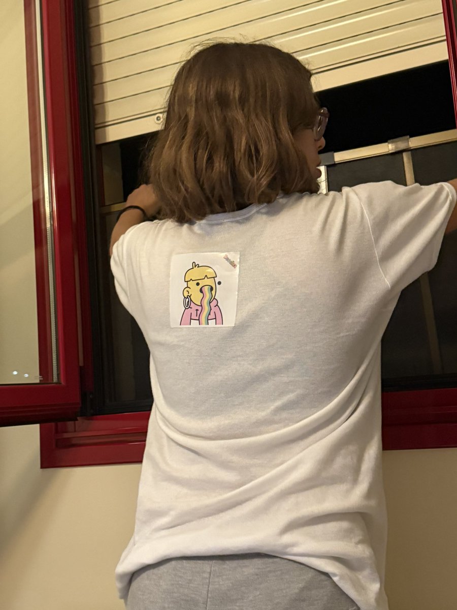 diego_ciborro's tweet image. Today before going work I put a @doodles sticker in my gf back, well she hasn’t realized it all day. #bullish