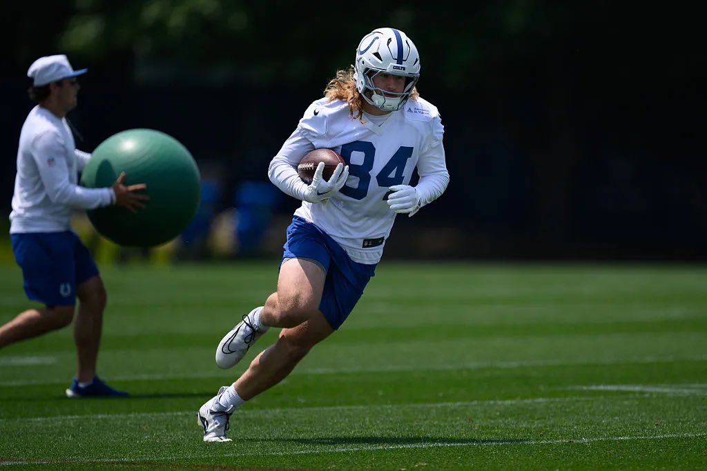 SleeperColts's tweet image. Tyler Warren on building chemistry with two different QB’s during training camp:
“It doesn’t really make a difference… You’re gonna get balls from both of them. They’re both really good quarterbacks so it’s easy to have chemistry with them”
#ForTheShoe