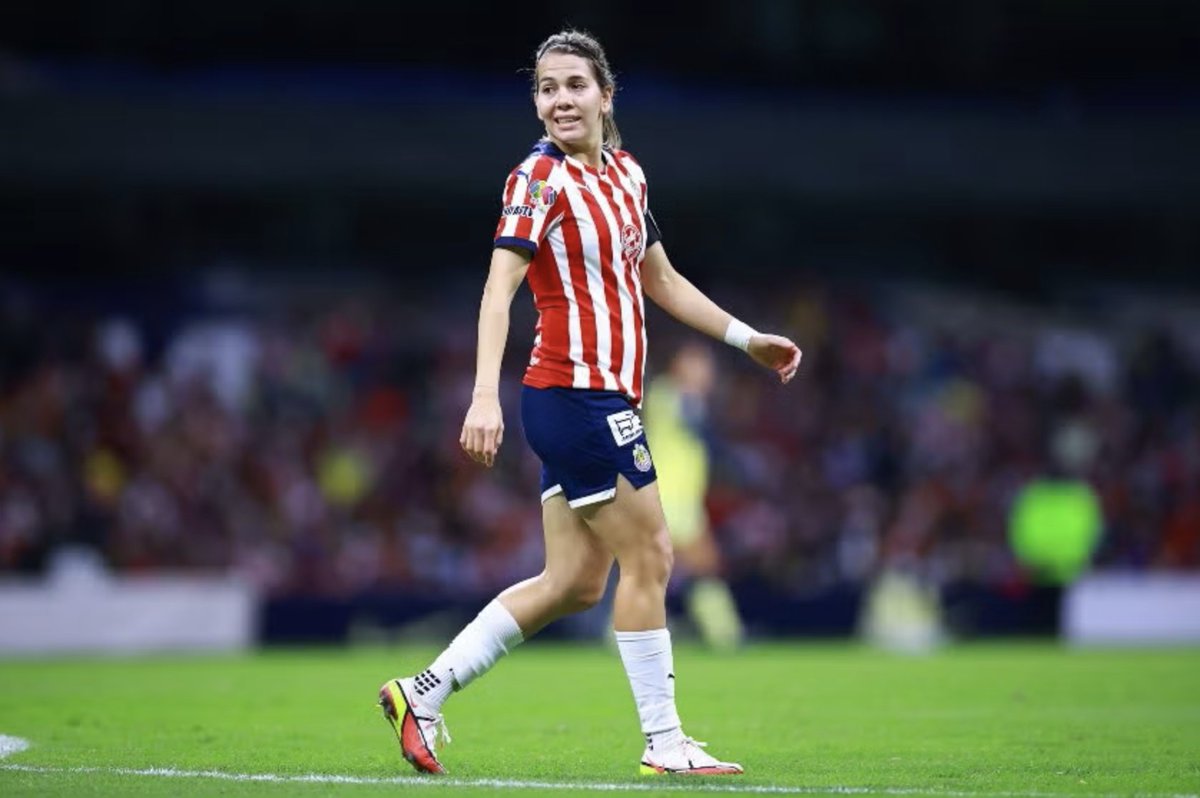 SGarciaSoto's tweet image. En entrevista para #AlaUna @apchavira periodista y comentarista deportiva, habló sobre las polémicas declaraciones de el #Chicharito y la situación del futbol femenil en México.
"Necesitamos hacer cambios en muchos niveles, no hay una penetración del futbol varonil como la…