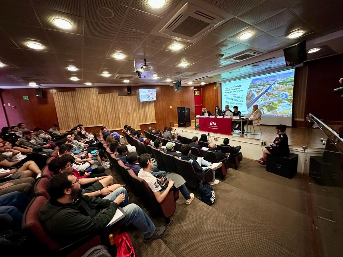 aramirezcuellar's tweet image. Gracias a las y los estudiantes de la @UAMAzcOficial por su valiosa participación en el Foro sobre Política Industrial. Su compromiso con el desarrollo del país da fuerza a iniciativas como la Ley de Infraestructura para el Bienestar.