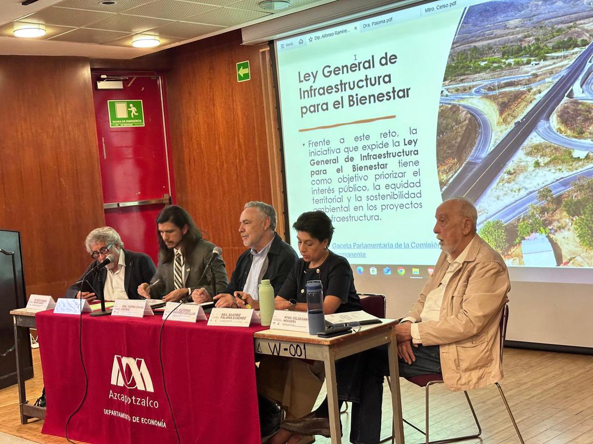 aramirezcuellar's tweet image. Gracias a las y los estudiantes de la @UAMAzcOficial por su valiosa participación en el Foro sobre Política Industrial. Su compromiso con el desarrollo del país da fuerza a iniciativas como la Ley de Infraestructura para el Bienestar.