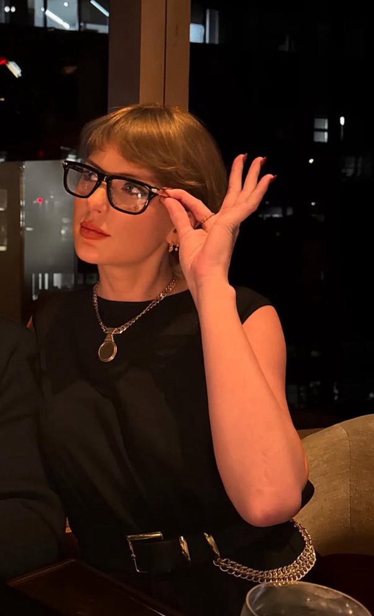 WHY IS NOBODY TALKING ABOHT THIS