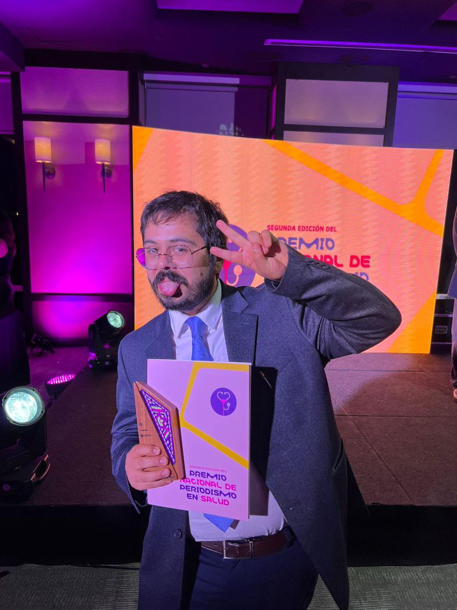 Detective tweet media