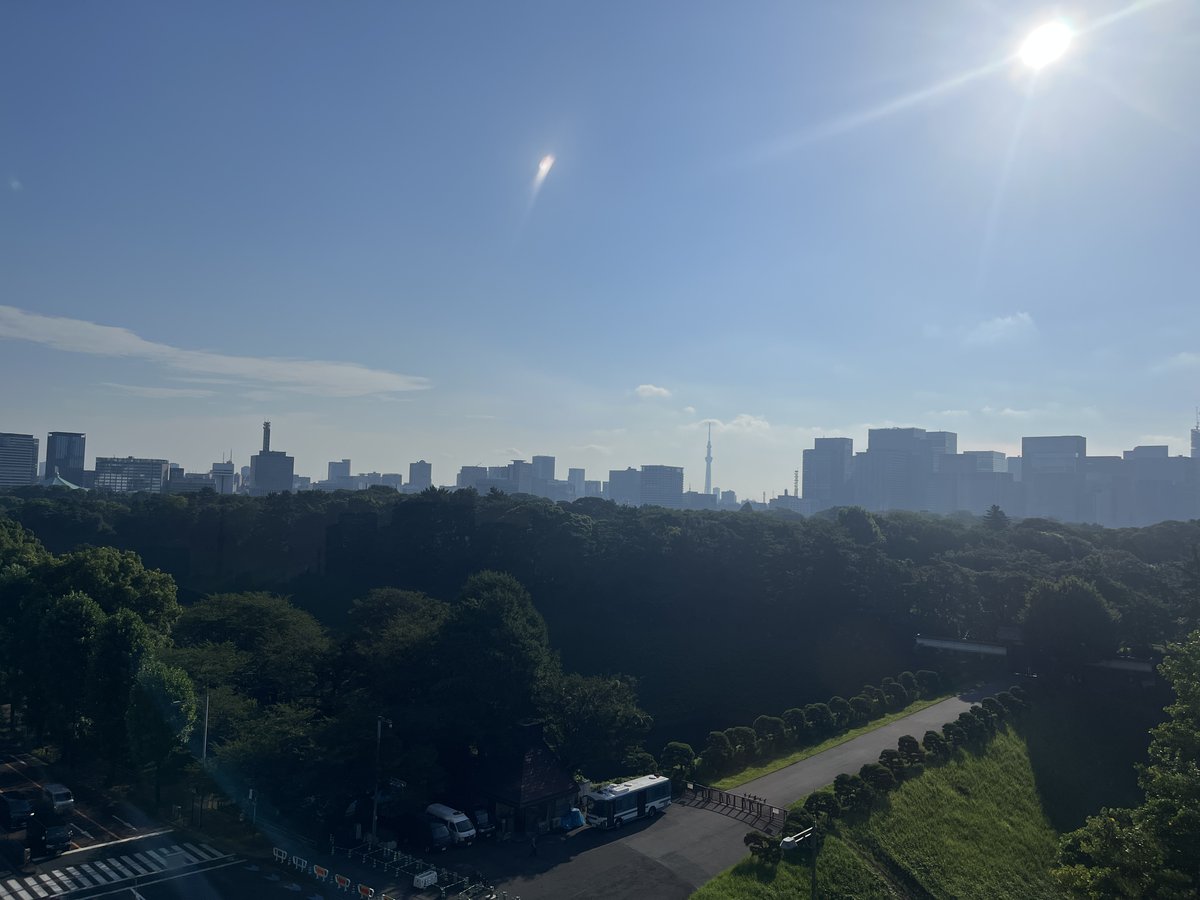 ONEMORNING_1's tweet image. #ワンモ フライデー7時台⏰
改めましておはようございます😌
東京半蔵門の現在のお天気は
すっきり青空が広がっております☀️
今日も猛暑や強い日差しにご注意ください⚠️
日傘や水分補給など、熱中症対策を万全に🌻
#radiko で聴く📻
radiko.jp/share/?sid=FMT…
#TOKYOFM #イマソラ