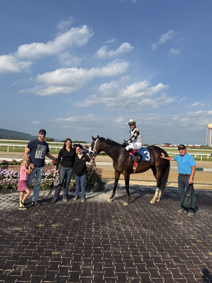 GoPennNational's tweet image. Race 1 #3
Jockey: Jomar Torres
Horse: Best Kiss Yet
Owner: Tommy Town Thoroughbreds LLC
Trainer: T.M Beattie