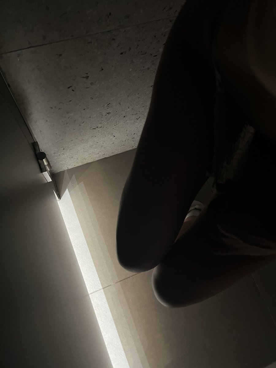 nehirivers's tweet photo. What's the first thing you'd notice if we met in a bathroom? Welcome to my world to know more bout me💘 https://t.co/SZP1hCHMMJ https://t.co/xMoVpKBGIl